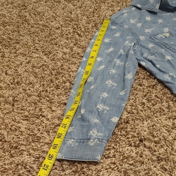 Old Navy light blue floral chambray denim collared button-up long sleeve shirt - Picture 9 of 9